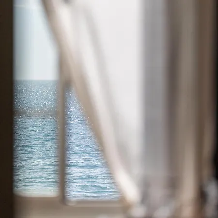 ベッド・アンド・ブレックファスト Casa D'artista - In Residenza Di Charme アラッシオ